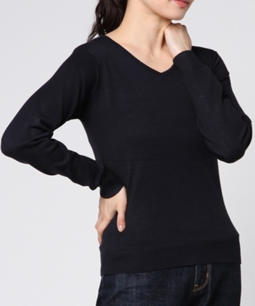 Re:EDIT（リエディ）の「お家で洗えるレーヨンナイロンVネックハイゲージニットトップス（ニット/セーター・レディース・ベージュ/ネイビー/ラベンダー/プラム/ホワイト/ピンク/ホワイト×ブラック/グレー/ブラック/サックスブルー/パープル/レッド/カーキ/イエロー/ブルー/ブラウン/グリーン/オレンジ/モカ/ワイン/マスタード・MEDIUM/LARGE）」の11枚目の写真