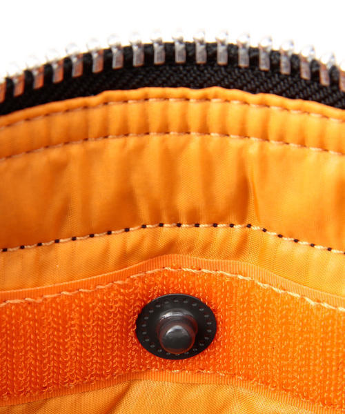 PORTER（ポーター）の「PORTER TANKER BOSTON BAG <B印 YOSHIDA SELECT>（ボストンバッグ・メンズ・ブラック・ONE SIZE）」の10枚目の写真