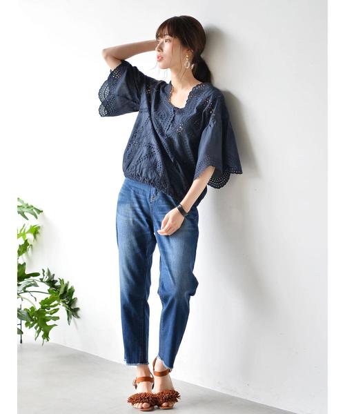 Green　Parks（グリーンパークス）の「甘織りテーパードデニムパンツ（その他パンツ・レディース・インディゴブルー/ワンウォッシュ/ライトインディゴブルー・MEDIUM/LARGE）」の21枚目の写真