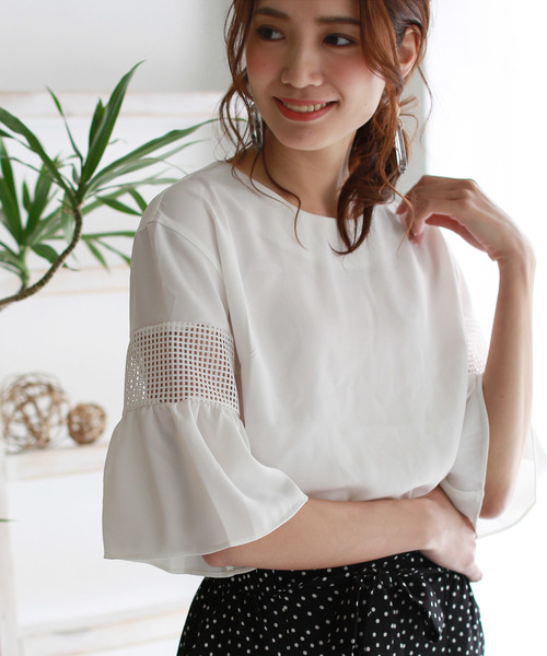 REAL CUBE（リアルキューブ）の「REAL CUBE メッシュフレアスリーブブラウス（シャツ/ブラウス・レディース・ベージュ/ネイビー/オフホワイト/カーキ/マスタード/ラベンダー/スモークピンク・40/38）」の2枚目の写真