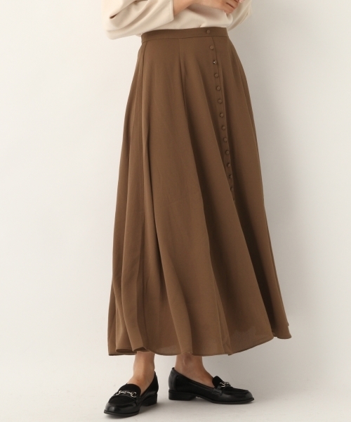 A part by（アパートバイ）の「Pフロントボタンマキシスカート 802505（スカート・レディース・ブラック系その他/ベージュ系その他/ダークブラウン/パープル・MEDIUM/LARGE）」の3枚目の写真