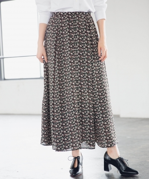 A part by（アパートバイ）の「Pフロントボタンマキシスカート 802505（スカート・レディース・ブラック系その他/ベージュ系その他/ダークブラウン/パープル・MEDIUM/LARGE）」の2枚目の写真