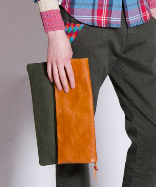 rehacer(レアセル)の「rehacer: 2tone clutch bag(クラッチバッグ・メンズ・カーキ/ブラック/ベージュ・FREE)」の10枚目の写真