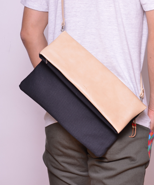 rehacer(レアセル)の「rehacer: 2tone clutch bag(クラッチバッグ・メンズ・カーキ/ブラック/ベージュ・FREE)」の12枚目の写真