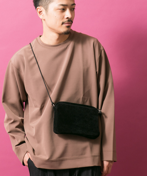 ITEMS URBANRESEARCH（アイテムズ アーバンリサーチ）の「ポリスエードサコッシュ（ショルダーバッグ・メンズ・ブラック/ベージュ/ブラウン・ONE）」の5枚目の写真