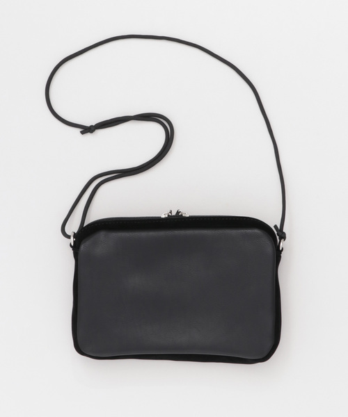 ITEMS URBANRESEARCH（アイテムズ アーバンリサーチ）の「ポリスエードサコッシュ（ショルダーバッグ・メンズ・ブラック/ベージュ/ブラウン・ONE）」の6枚目の写真