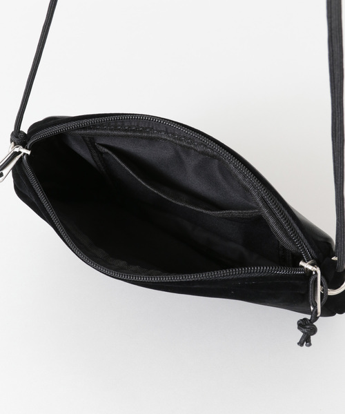 ITEMS URBANRESEARCH（アイテムズ アーバンリサーチ）の「ポリスエードサコッシュ（ショルダーバッグ・メンズ・ブラック/ベージュ/ブラウン・ONE）」の11枚目の写真