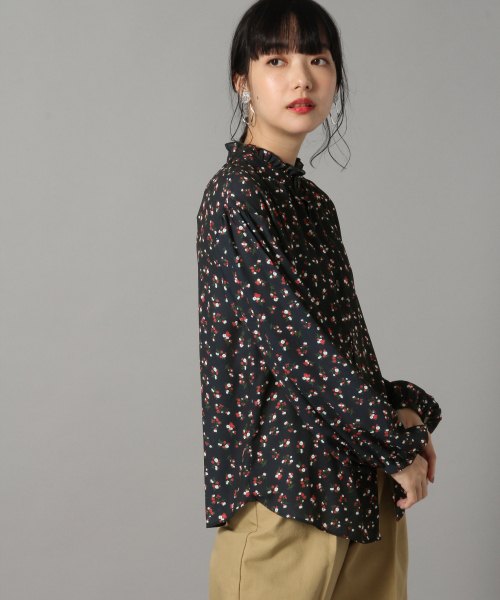 LOWRYS FARM（ローリーズファーム）の「フラワースタンドブラウス　824480（シャツ/ブラウス・レディース・ブラック/グリーン/ネイビー・FREE）」の3枚目の写真