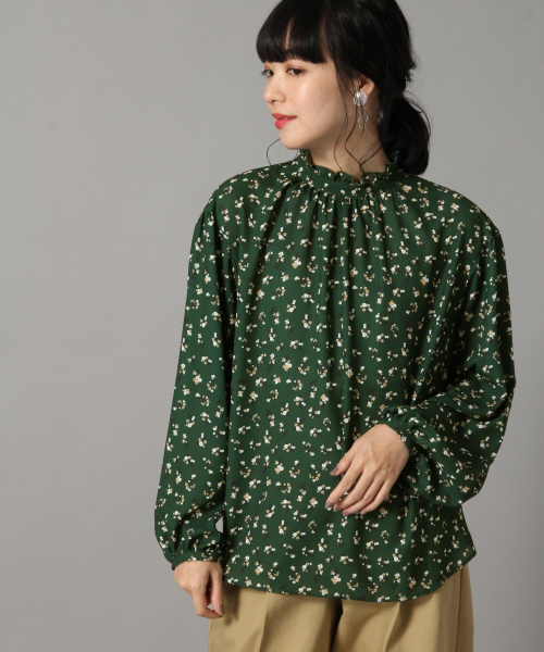 LOWRYS FARM（ローリーズファーム）の「フラワースタンドブラウス　824480（シャツ/ブラウス・レディース・ブラック/グリーン/ネイビー・FREE）」の2枚目の写真
