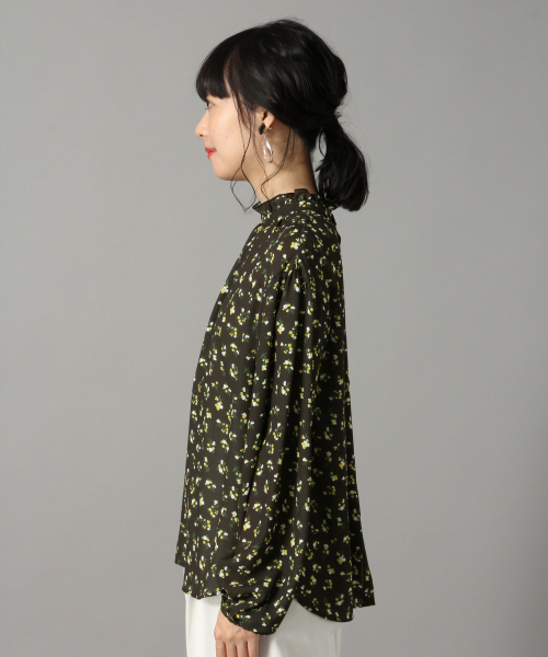 LOWRYS FARM（ローリーズファーム）の「フラワースタンドブラウス　824480（シャツ/ブラウス・レディース・ブラック/グリーン/ネイビー・FREE）」の6枚目の写真