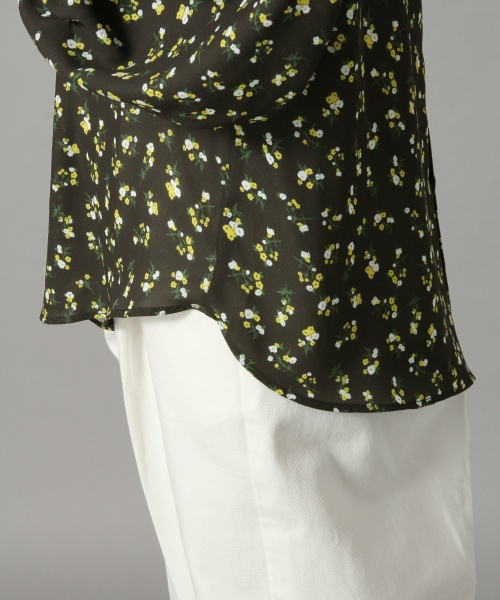 LOWRYS FARM（ローリーズファーム）の「フラワースタンドブラウス　824480（シャツ/ブラウス・レディース・ブラック/グリーン/ネイビー・FREE）」の11枚目の写真