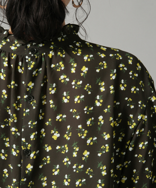LOWRYS FARM（ローリーズファーム）の「フラワースタンドブラウス　824480（シャツ/ブラウス・レディース・ブラック/グリーン/ネイビー・FREE）」の12枚目の写真