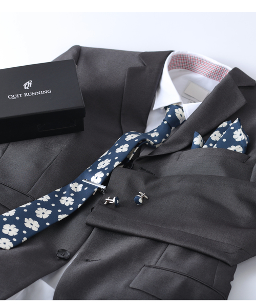 Quit Running（クイトランニング）の「シルクネクタイ スーツ メンズギフト箱4点セット レジメンタルストライプ ナロータイ（ネクタイ・メンズ・ブラック/ネイビー/ブラウン/シルバー/ブラウン系その他/オレンジ/シルバー×ブルー/ネイビー×ホワイト/オリーブ/バーガンディー/インディゴブルー/ダークネイビー/ブルー系その他/ブルー系その他2/ライトブラウン/ライトブルー・FREE）」の17枚目の写真