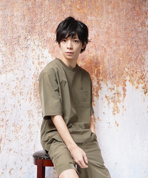 おしゃれスタ(オシャレスタ)の「ナイロンストレッチクルーネックTシャツ(IR)(Tシャツ/カットソー・メンズ・ブラック/ベージュ/ネイビー/カーキ・M/L/XL)」の4枚目の写真