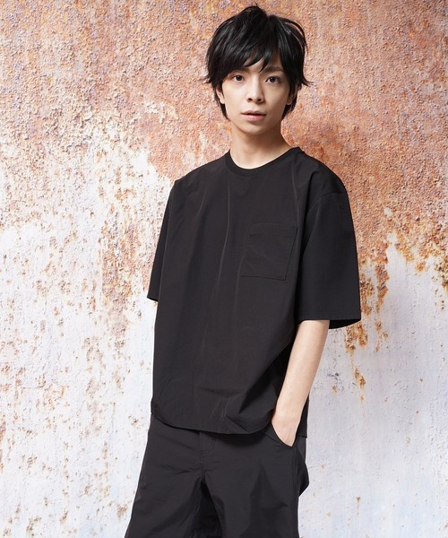 おしゃれスタ(オシャレスタ)の「ナイロンストレッチクルーネックTシャツ(IR)(Tシャツ/カットソー・メンズ・ブラック/ベージュ/ネイビー/カーキ・M/L/XL)」の2枚目の写真