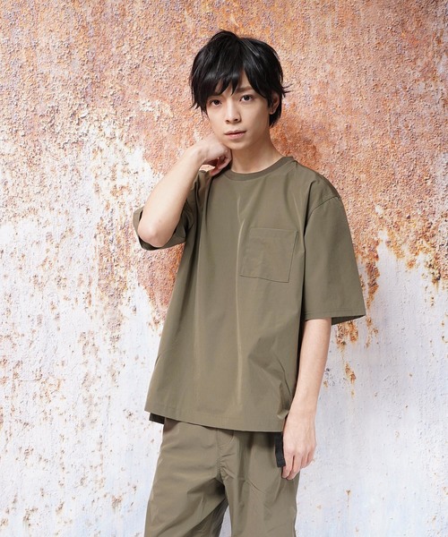 おしゃれスタ(オシャレスタ)の「ナイロンストレッチクルーネックTシャツ(IR)(Tシャツ/カットソー・メンズ・ブラック/ベージュ/ネイビー/カーキ・M/L/XL)」の8枚目の写真