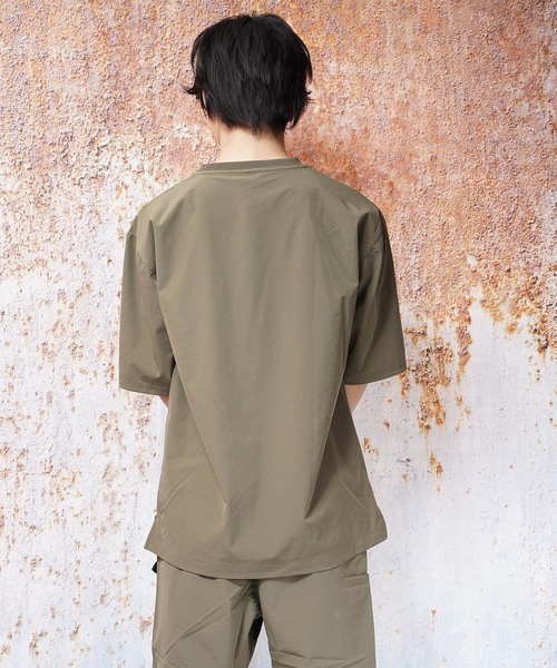 おしゃれスタ(オシャレスタ)の「ナイロンストレッチクルーネックTシャツ(IR)(Tシャツ/カットソー・メンズ・ブラック/ベージュ/ネイビー/カーキ・M/L/XL)」の10枚目の写真