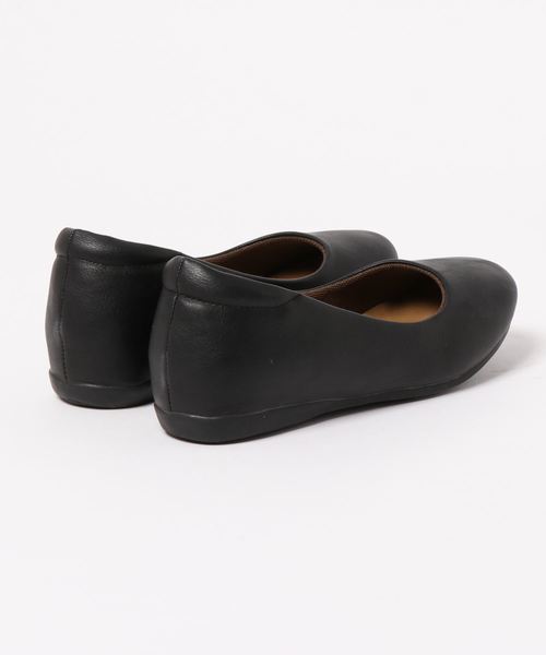 BELLUNA（ベルーナ）の「ゆったりワイズインヒールはっ水パンプス（パンプス・レディース・ネイビー/グレー/ブラウン/ブラック/ベージュ/ワイン・SMALL/MEDIUM/X-LARGE/LARGE）」の11枚目の写真