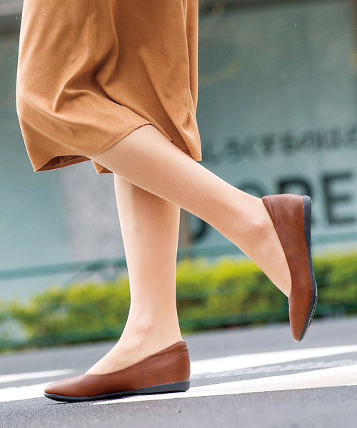 BELLUNA（ベルーナ）の「ゆったりワイズインヒールはっ水パンプス（パンプス・レディース・ネイビー/グレー/ブラウン/ブラック/ベージュ/ワイン・SMALL/MEDIUM/X-LARGE/LARGE）」の4枚目の写真