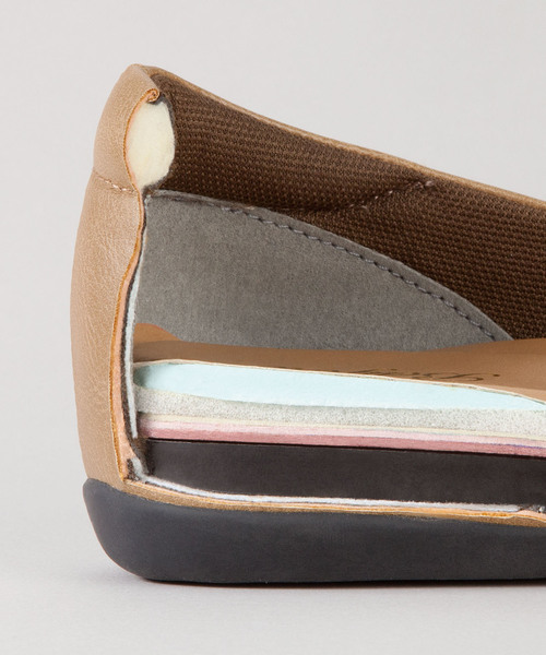 BELLUNA（ベルーナ）の「ゆったりワイズインヒールはっ水パンプス（パンプス・レディース・ネイビー/グレー/ブラウン/ブラック/ベージュ/ワイン・SMALL/MEDIUM/X-LARGE/LARGE）」の7枚目の写真