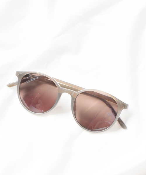 B.I.D.(ビーアイディー)の「《ボストンデザイン》サングラス(サングラス・レディース・ブラック/クリアブラック/その他/グレー/ベージュ/その他1/シャンパン/チャコール/ブラウン系1/スモーク・FREE)」の4枚目の写真