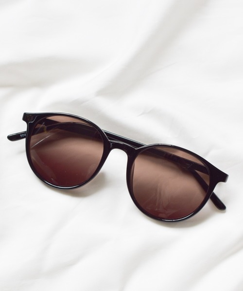 B.I.D.(ビーアイディー)の「《ボストンデザイン》サングラス(サングラス・レディース・ブラック/クリアブラック/その他/グレー/ベージュ/その他1/シャンパン/チャコール/ブラウン系1/スモーク・FREE)」の2枚目の写真