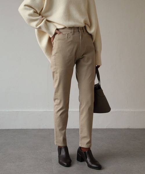 Chillfar（チルファー）の「ハイウエストストレッチテーパード スリム　ツイル/デニムパンツ（チノパンツ・レディース・ホワイト/ブラック/ベージュ/ブラウン/グレー/カーキ/サックスブルー/ブルー/ワンウォッシュ/ブラック系・SMALL/MEDIUM/LARGE/X-LARGE）」の6枚目の写真