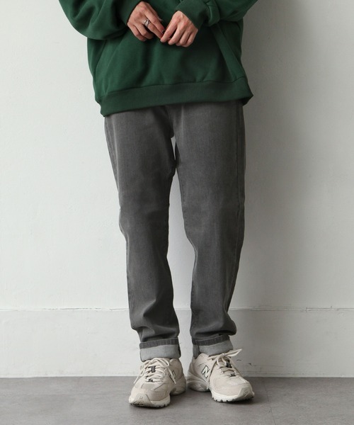 Chillfar（チルファー）の「ハイウエストストレッチテーパード スリム　ツイル/デニムパンツ（チノパンツ・レディース・ホワイト/ブラック/ベージュ/ブラウン/グレー/カーキ/サックスブルー/ブルー/ワンウォッシュ/ブラック系・SMALL/MEDIUM/LARGE/X-LARGE）」の4枚目の写真