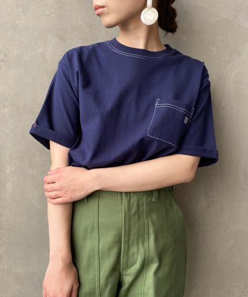 UNIVERSAL OVERALL（ユニバーサルオーバーオール）の「[UNIVERSAL OVERALL/ユニバーサルオーバーオール] 別注配色ステッチ半袖Tシャツ（Tシャツ/カットソー・レディース・ネイビー/ベージュ/ホワイト/ブラック・F）」の4枚目の写真