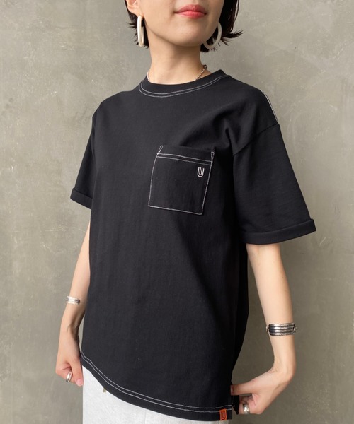 UNIVERSAL OVERALL（ユニバーサルオーバーオール）の「[UNIVERSAL OVERALL/ユニバーサルオーバーオール] 別注配色ステッチ半袖Tシャツ（Tシャツ/カットソー・レディース・ネイビー/ベージュ/ホワイト/ブラック・F）」の3枚目の写真