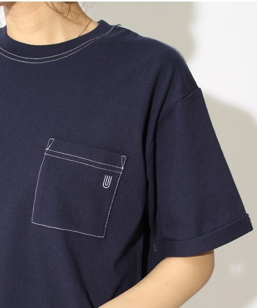 UNIVERSAL OVERALL（ユニバーサルオーバーオール）の「[UNIVERSAL OVERALL/ユニバーサルオーバーオール] 別注配色ステッチ半袖Tシャツ（Tシャツ/カットソー・レディース・ネイビー/ベージュ/ホワイト/ブラック・F）」の8枚目の写真