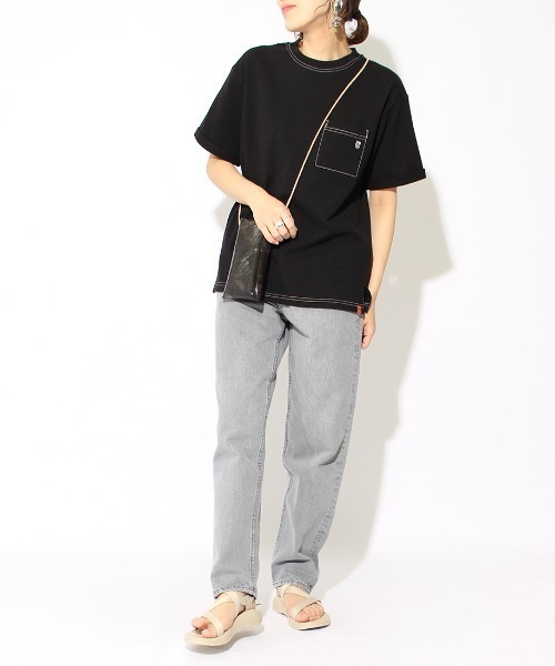 UNIVERSAL OVERALL（ユニバーサルオーバーオール）の「[UNIVERSAL OVERALL/ユニバーサルオーバーオール] 別注配色ステッチ半袖Tシャツ（Tシャツ/カットソー・レディース・ネイビー/ベージュ/ホワイト/ブラック・F）」の5枚目の写真