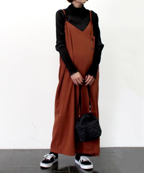 STYLEBLOCK(スタイルブロック)の「起毛ラップキャミワンピース(ワンピース・レディース・ブラック/パープル/ライトベージュ/オレンジ・M)」の4枚目の写真