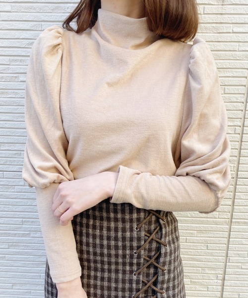 Loueme(ルエム)の「ハイネックパフスリーブ起毛カットソー(Tシャツ/カットソー・レディース・ホワイト/ブラック/ベージュ・FREE)」の3枚目の写真