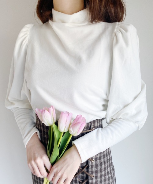 Loueme(ルエム)の「ハイネックパフスリーブ起毛カットソー(Tシャツ/カットソー・レディース・ホワイト/ブラック/ベージュ・FREE)」の12枚目の写真