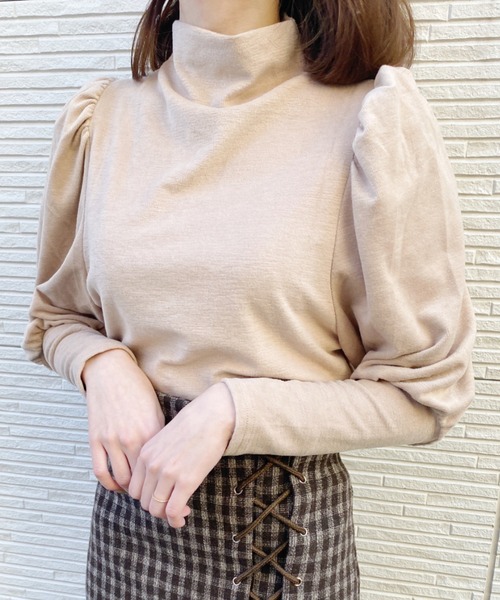 Loueme(ルエム)の「ハイネックパフスリーブ起毛カットソー(Tシャツ/カットソー・レディース・ホワイト/ブラック/ベージュ・FREE)」の4枚目の写真