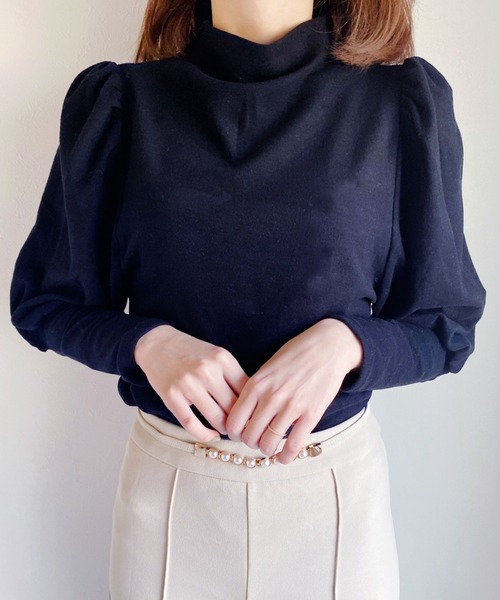 Loueme(ルエム)の「ハイネックパフスリーブ起毛カットソー(Tシャツ/カットソー・レディース・ホワイト/ブラック/ベージュ・FREE)」の16枚目の写真