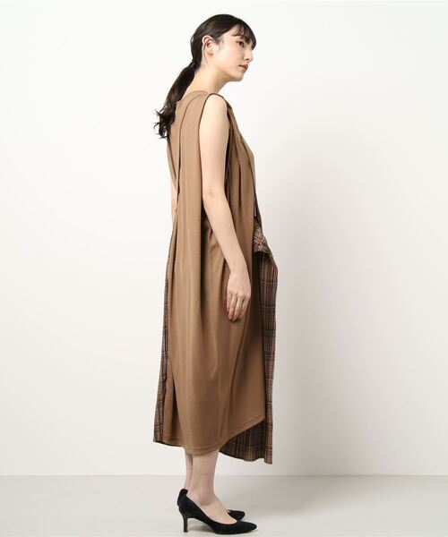 Ne-net（ネネット）の「(S)Hug-pleats（ワンピース・レディース・ライトブラウン/グレー・02）」の3枚目の写真