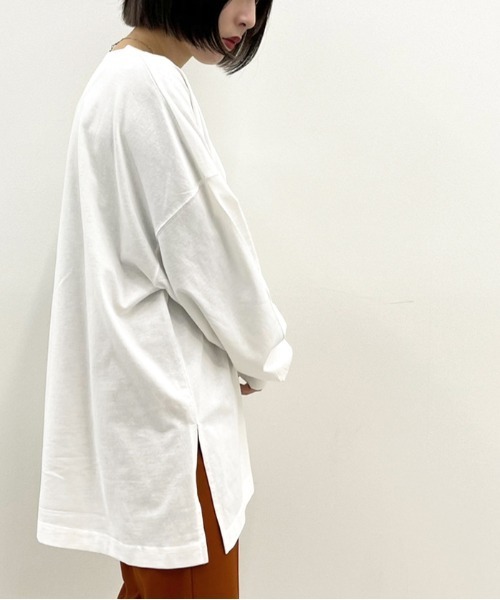 apres jour mignon(アプレジュールミニョン)の「BIGスリット入りロンT 【ZOZOTOWN限定アイテム】(Tシャツ/カットソー・レディース・アイボリー/ダークブルー/ブラック/オフホワイト・X-LARGE/フリー)」の1枚目の写真