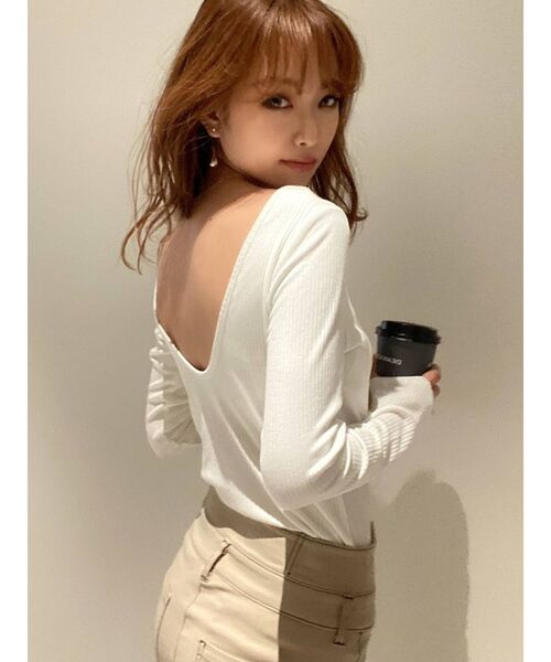 RESEXXY（リゼクシー）の「【IS】バックオープントップス（Tシャツ/カットソー・レディース・ホワイト/ブラック/オレンジ・FREE）」の2枚目の写真