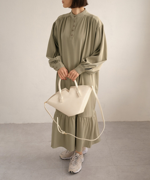 ＡＮＤＪ（アンドジェイ）の「バンドカラー裾切替ツイルワンピース（ワンピース・レディース・アイボリー/ライトカーキ/ベージュ/パープル・M）」の13枚目の写真