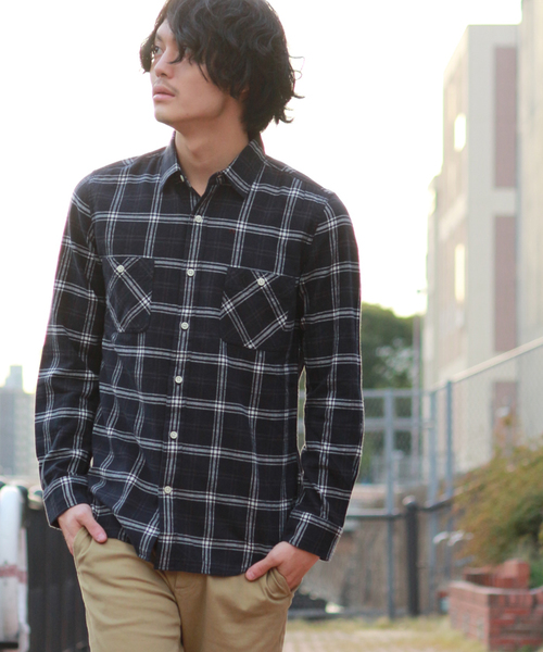 GIORDANO（ジョルダーノ）の「[GIORDANO]ライオン刺繍フランネルチェックシャツ（シャツ/ブラウス・メンズ・ブラック/ブルー/イエロー/レッド・MEDIUM/LARGE/SMALL）」の2枚目の写真