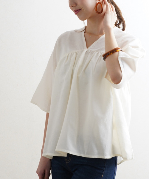 Fizz（フィズ）の「【Fizz/フィズ】　Vネック切替えギャザーブラウス（シャツ/ブラウス・レディース・ベージュ/ブルーグリーン/チャコール/キナリ・M）」の22枚目の写真