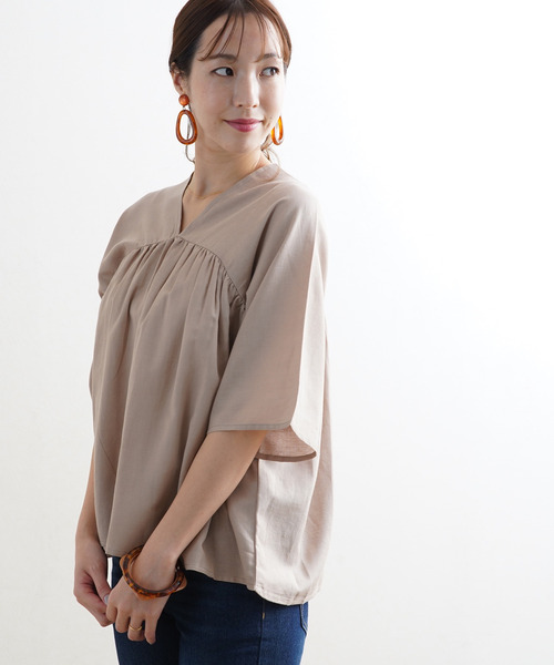 Fizz（フィズ）の「【Fizz/フィズ】　Vネック切替えギャザーブラウス（シャツ/ブラウス・レディース・ベージュ/ブルーグリーン/チャコール/キナリ・M）」の11枚目の写真