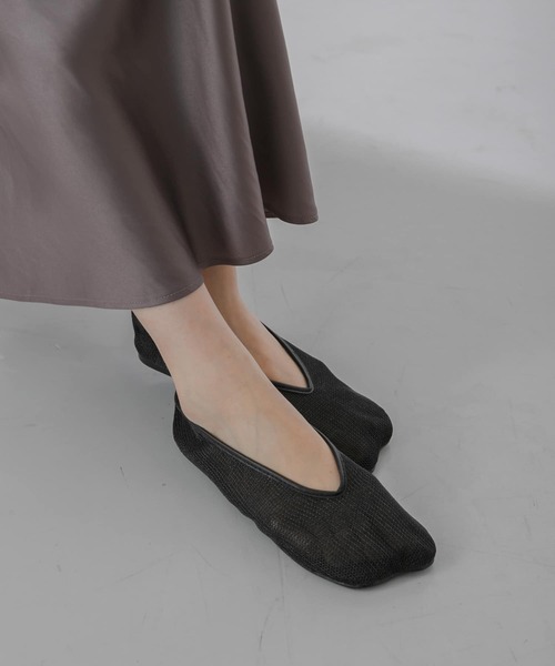 KBF（ケイビーエフ）の「デフォルメトゥメッシュパンプス（パンプス・レディース・ブラック/ゴールド・38/36/37）」の3枚目の写真