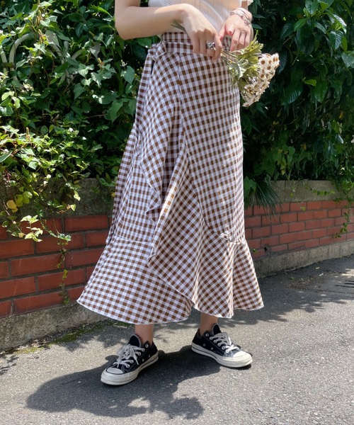 at12:03（アットイチニーゼロサン）の「ギンガムチェックラップスカート（スカート・レディース・ブラック/ブラウン/ブルー・FREE）」の2枚目の写真