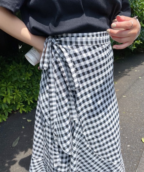 at12:03（アットイチニーゼロサン）の「ギンガムチェックラップスカート（スカート・レディース・ブラック/ブラウン/ブルー・FREE）」の6枚目の写真