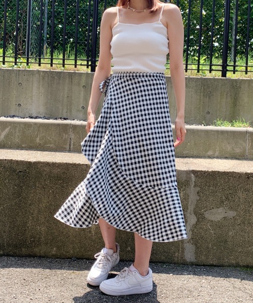 at12:03（アットイチニーゼロサン）の「ギンガムチェックラップスカート（スカート・レディース・ブラック/ブラウン/ブルー・FREE）」の4枚目の写真