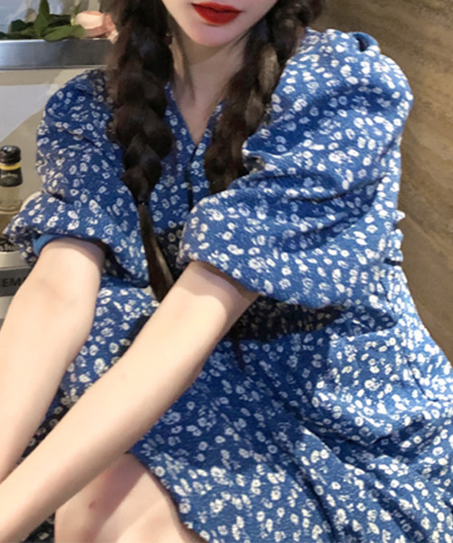 c.u.l(シーユーエル)の「【c.u.l:w】花柄パフスリーブワンピース culw68(ワンピース・レディース・ブラック/ブルー・FREE)」の5枚目の写真