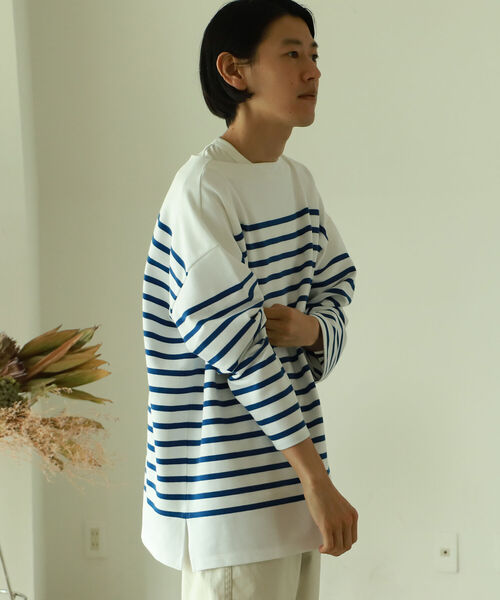 BEAMS LIGHTS(ビームスライツ)の「BEAMS LIGHTS / ボーダー ボートネック Tシャツ(Tシャツ/カットソー・メンズ・ホワイト×ブルー/ブラック×ホワイト・2/3/1)」の8枚目の写真